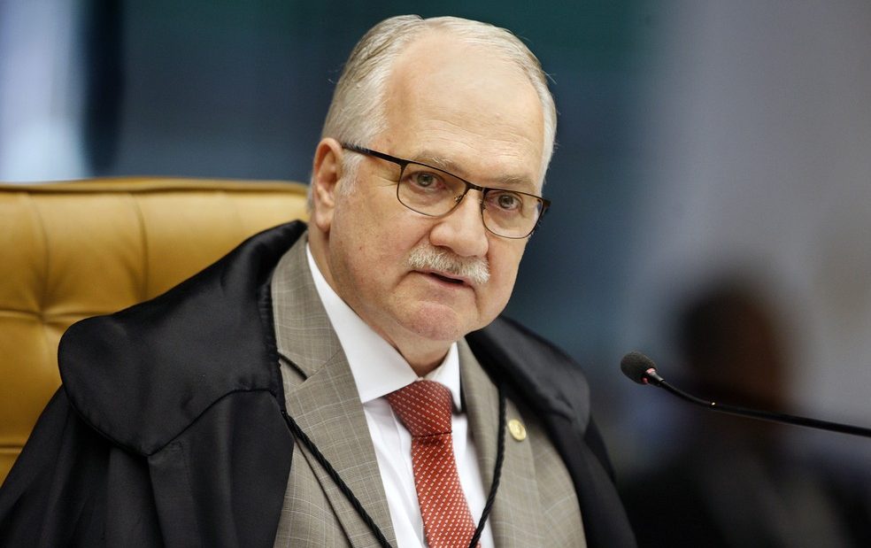 MP não pode questionar lei que dispensa licitação para advogados