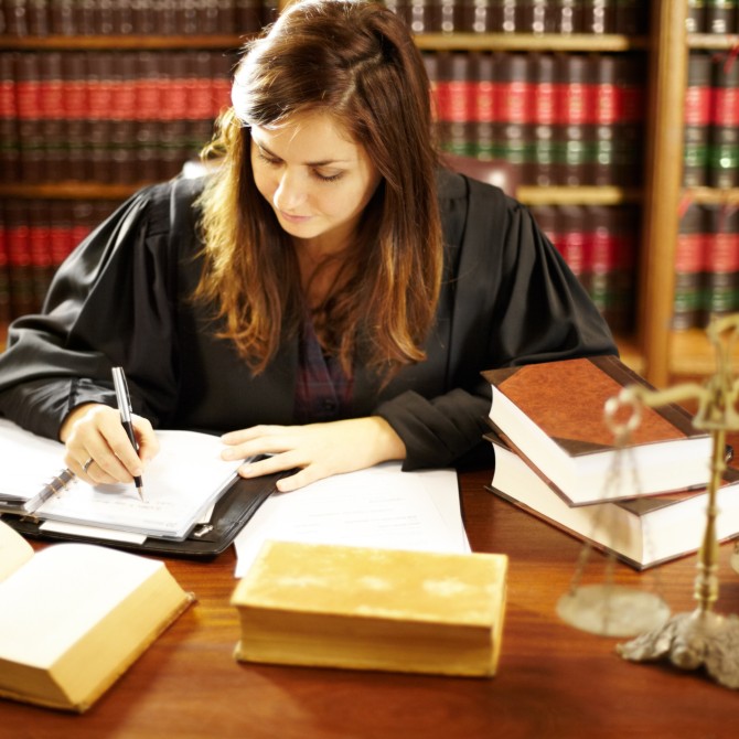 Pesquisa revela que mulheres são apenas 20% das bancas em concursos para juiz