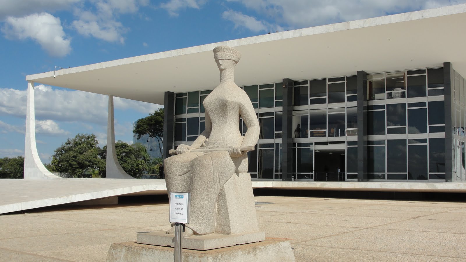 Jurisprudência do STF sobre advocacia e OAB é lançada em obra digital