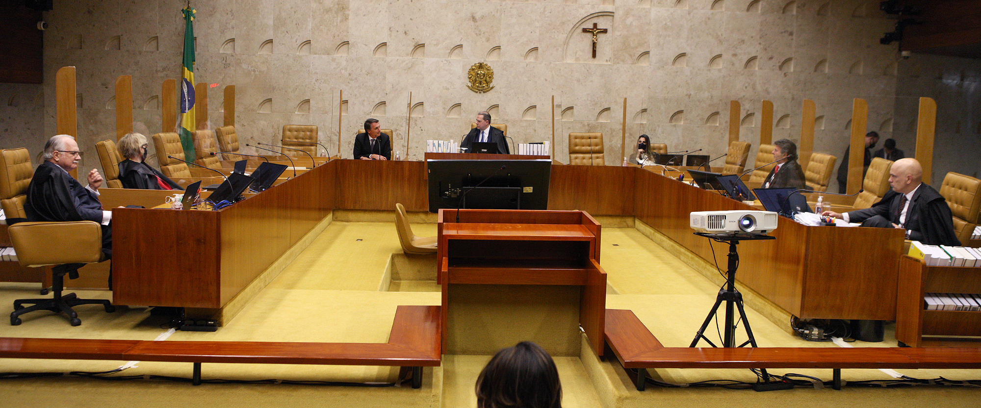 Bolsonaro recorre ao STF para depor por escrito no inquérito que apura suposta interferência na PF