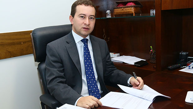 Cotas do Fundo Eleitoral para negros é importante, mas discussão deve passar pelo Congresso, avalia advogado