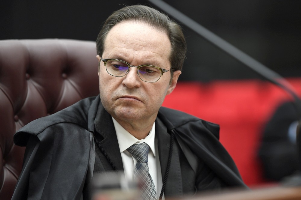 Emprego de arma branca no roubo pode justificar aumento da pena-base, estabelece STJ