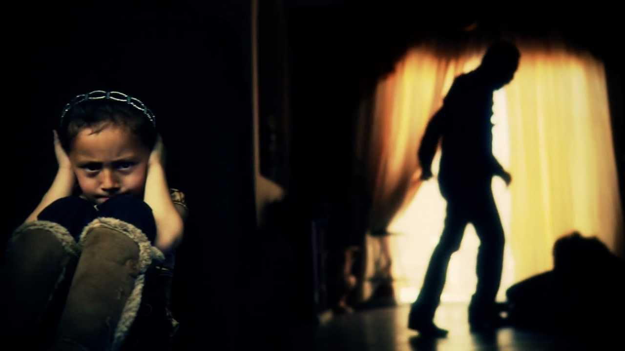 Condenado homem por agredir companheira que tentou defender filha autista 