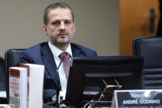 Desembargador deve atender advogado ainda que forma virtual, diz conselheiro do CNJ