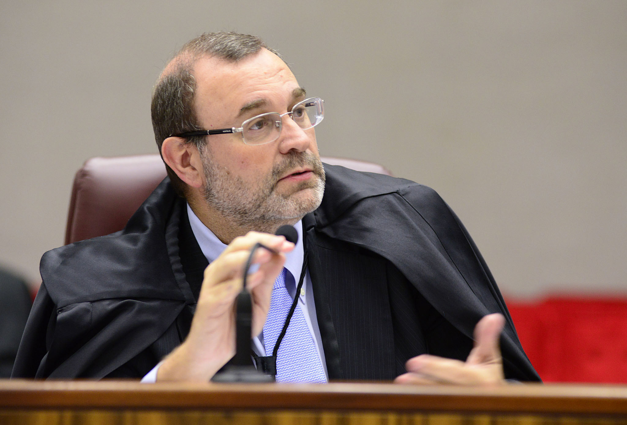 STJ: Decisão que defere interceptação telefônica deve demonstrar que medida é imprescindível