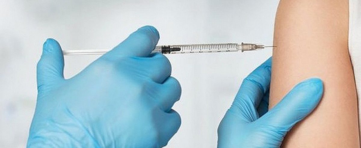 Juíza proíbe segunda dose da vacina para quem furou a fila