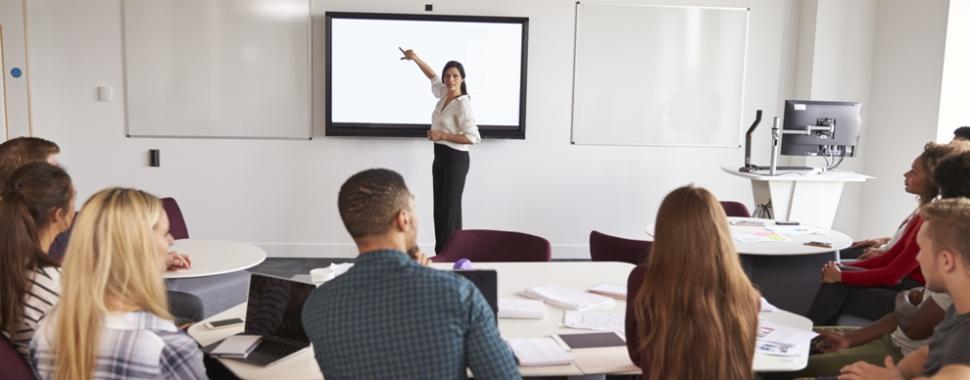 Relação profissional entre candidato e examinador não ofende moralidade de concurso público