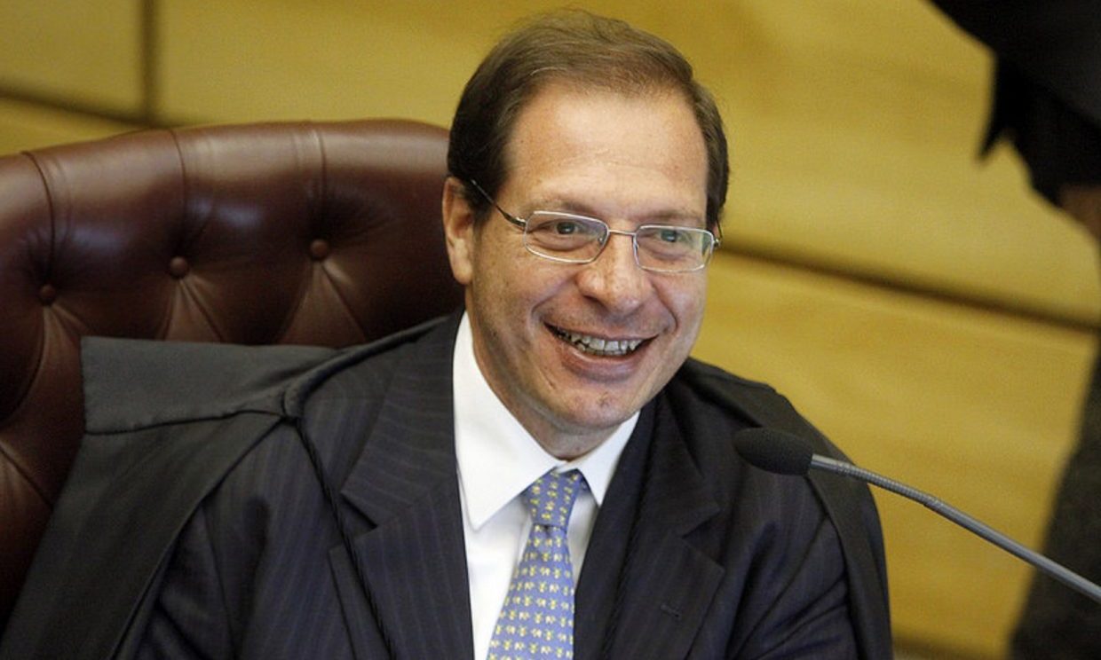 Contrato de serviços advocatícios é protegido pelo sigilo profissional, diz STJ