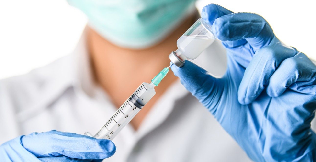 Juíza suspende entrega de vacinas da Oxford em Manaus por falta de transparência