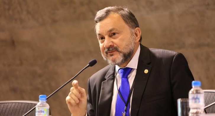 TST determina reintegração de trabalhador com câncer de mama dispensado por discriminação