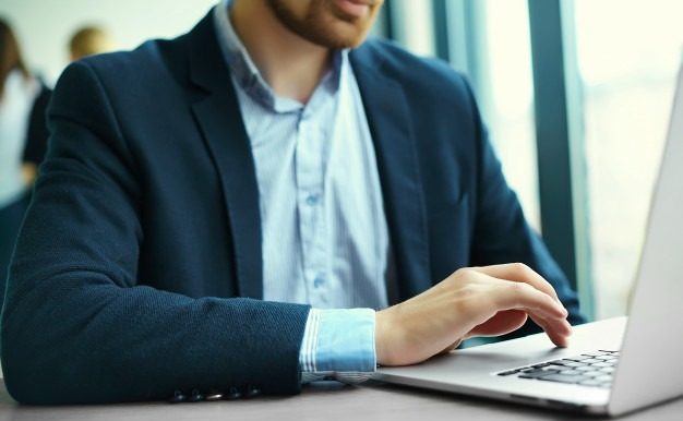 Mantida condenação de réu por comentários racistas em portal de notícias