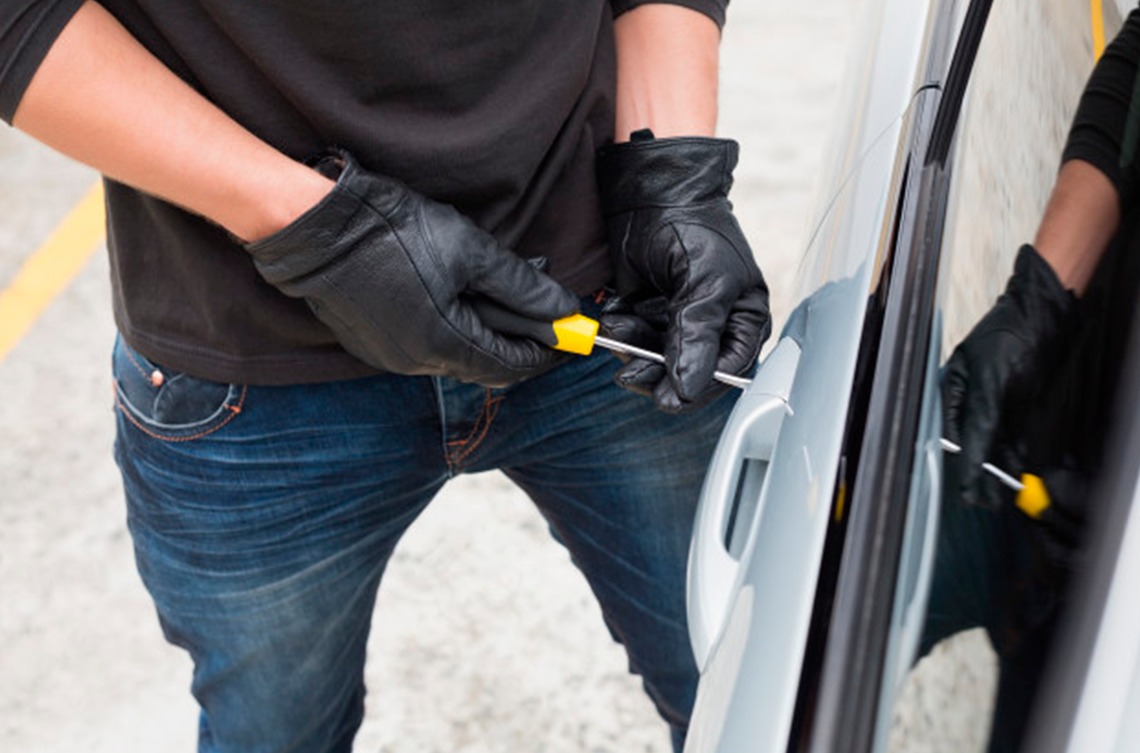 Reconhecida rescisão indireta de contrato de promotor de vendas após furto de veículo