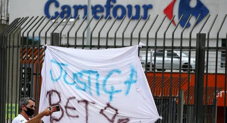 Carrefour fecha acordo de R$ 115 mi por morte no RS e evita processos