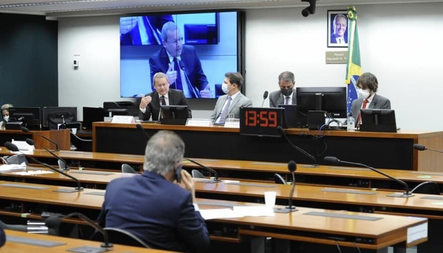 Juízes e promotores defendem férias de 60 dias e rejeitam reforma