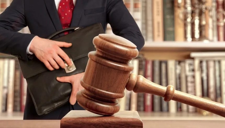 Ministro suspende cobrança de multa por suposto abuso do direito de greve de professores do DF