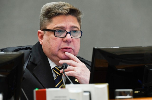 Ministro reforma acórdão e fixa honorários em 10% do proveito obtido