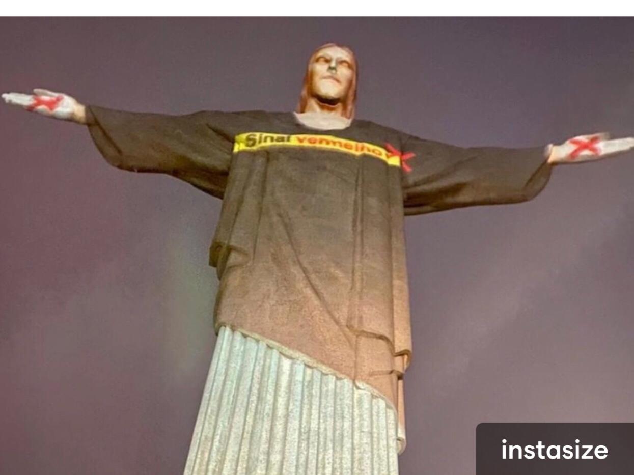 Cristo Redentor recebe o “Sinal Vermelho contra a Violência Doméstica”