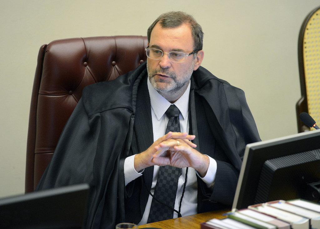 Condenada por omissão em estupro da filha não pode ter pena aumentada pelo parentesco