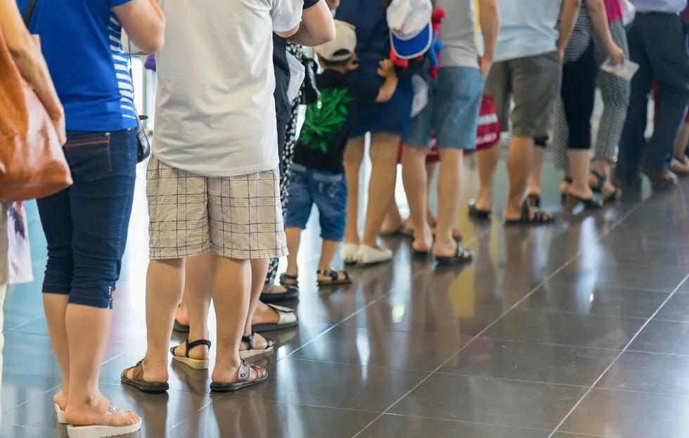 Juíza condena banco a indenizar aposentada que ficou cinco horas na fila