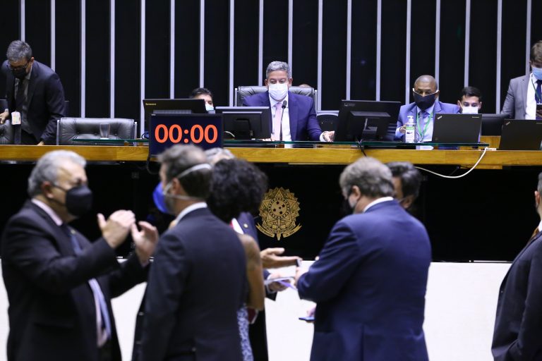 Quarentena para juízes e promotores é excluída do novo Código Eleitoral