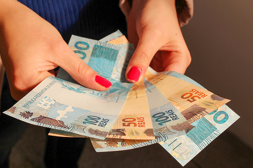 OLX é condenada a indenizar mulher que teve perfil falso criado na plataforma