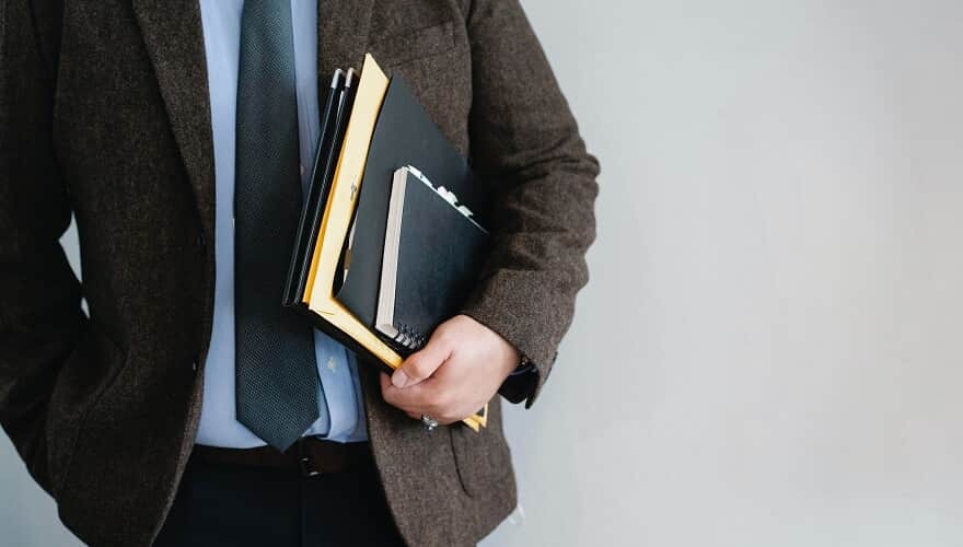 SUPOSTO DEFENSOR: TJ-MG anula atos de estagiário que se passou por advogado