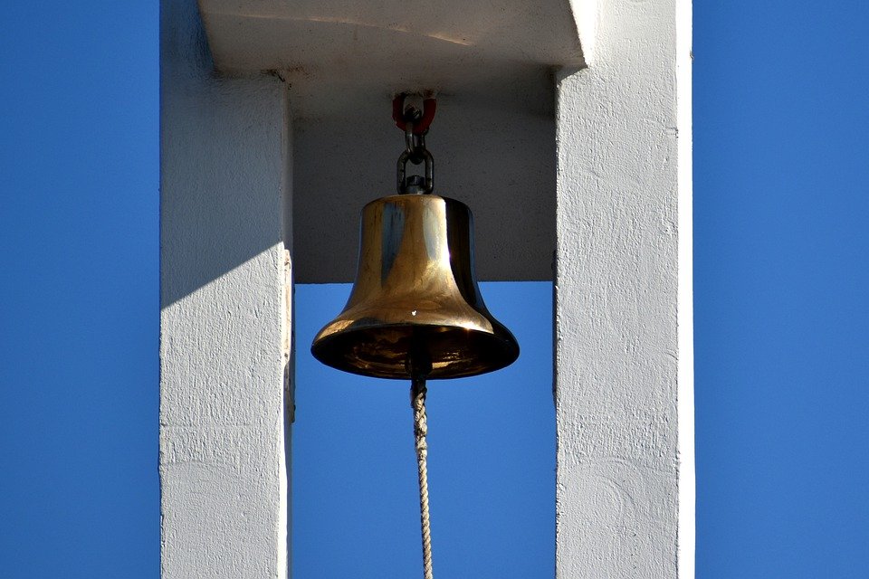 ALTAS BADALADAS: Juíza limita volume de som do sino de igreja