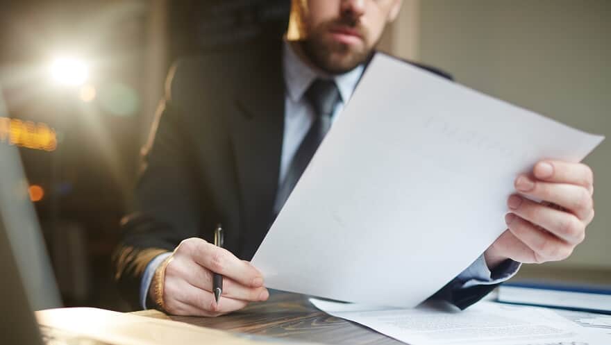 Polícia penal tem que protocolar e encaminhar petições de advogados em prisões, diz TRF-1