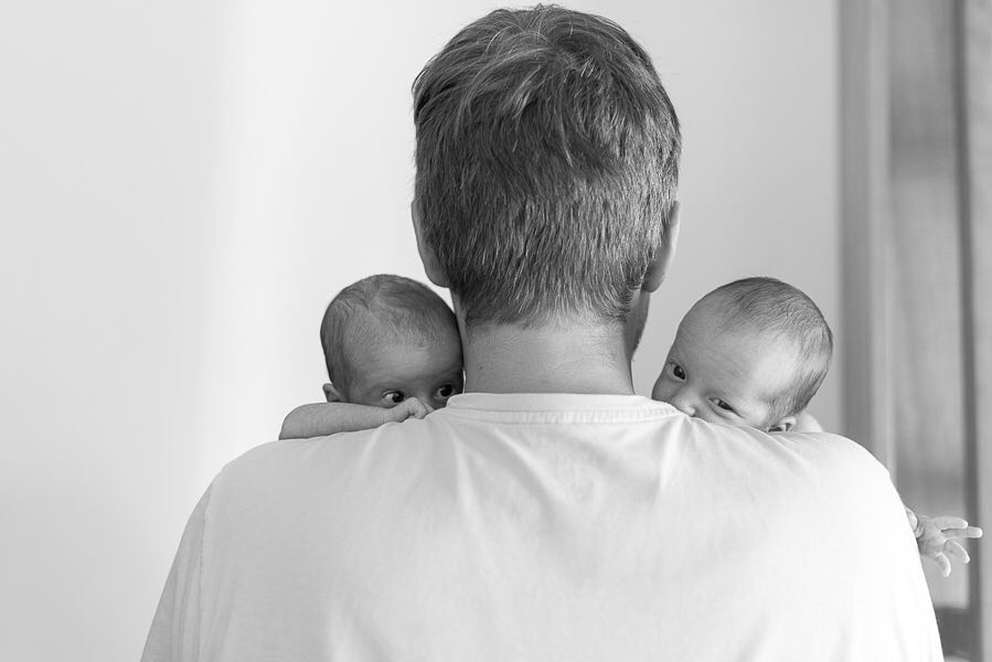 Pai de gêmeos conquista direito a licença paternidade de 180 dias em Santa Catarina