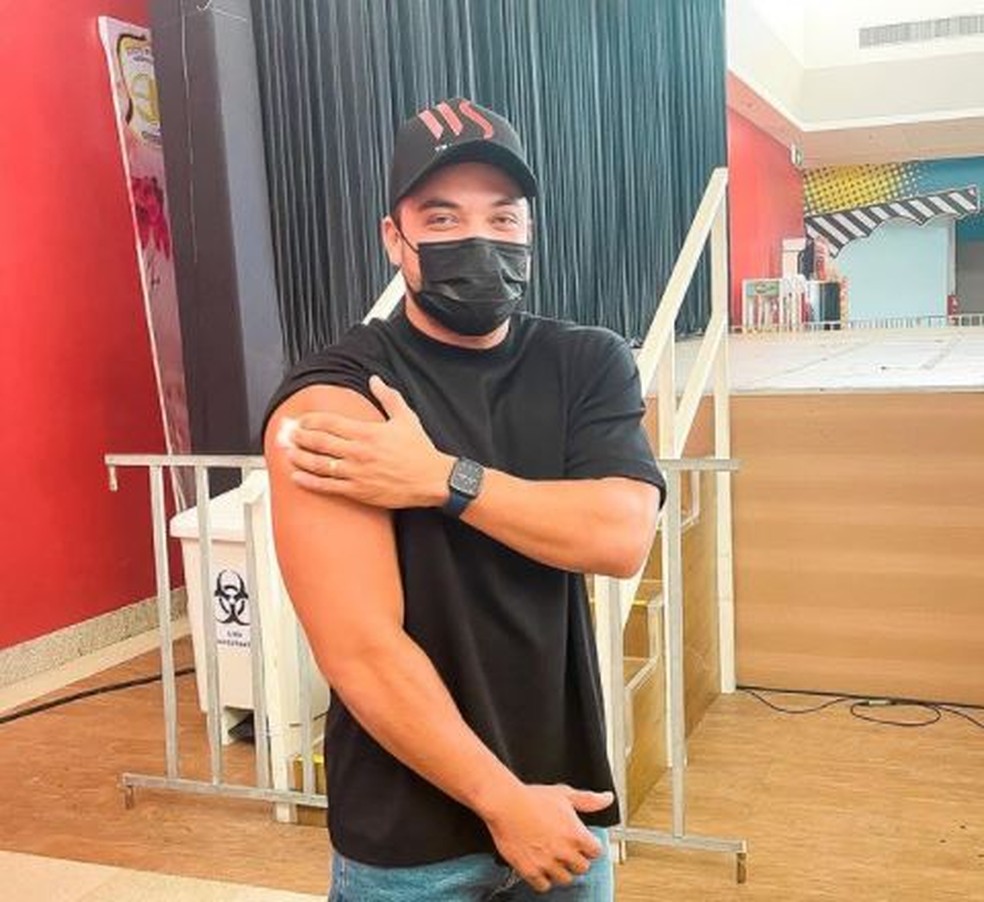 ELE PODIA OU NÃO? TJ-CE suspende investigação contra  Wesley Safadão por furar fila da vacina