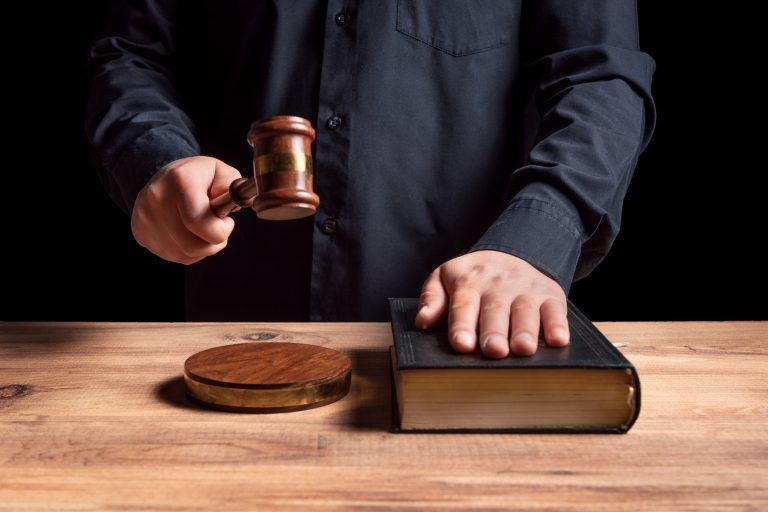 TRT de Goiás dispensa testemunha que afirmou torcer pelo autor do processo