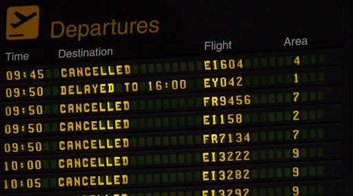 Cia aérea indenizará passageiros por transtornos após cancelamento de voos