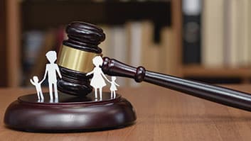 Após 55 anos de segredo, justiça de Santa Catarina restabelece maternidade biológica de gêmeos