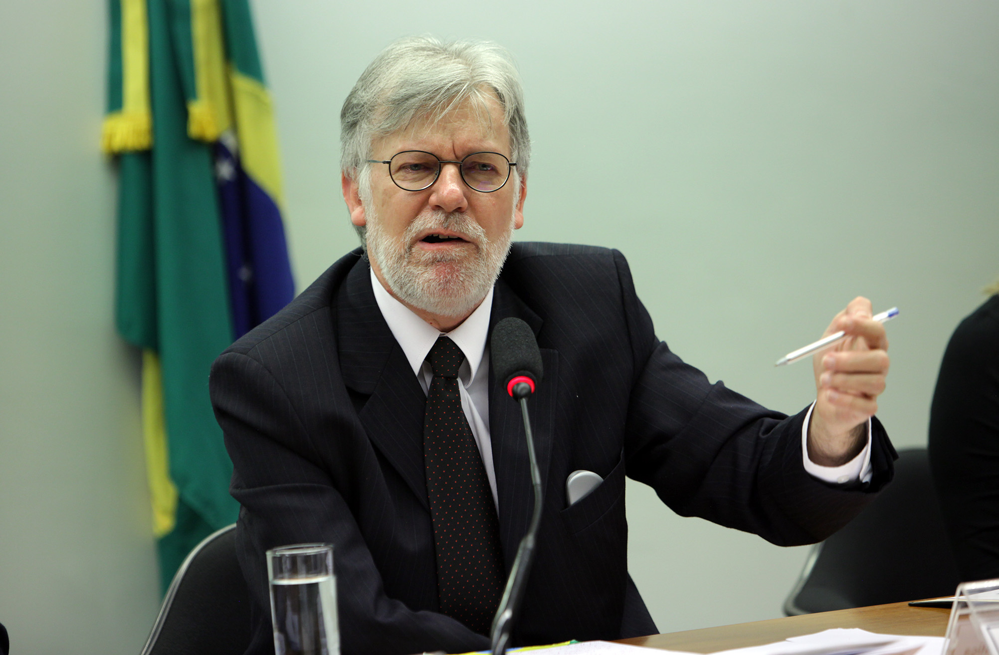 Banca examinadora que não respeitou edital terá que reaplicar questão a candidato prejudicado em concurso, diz STJ