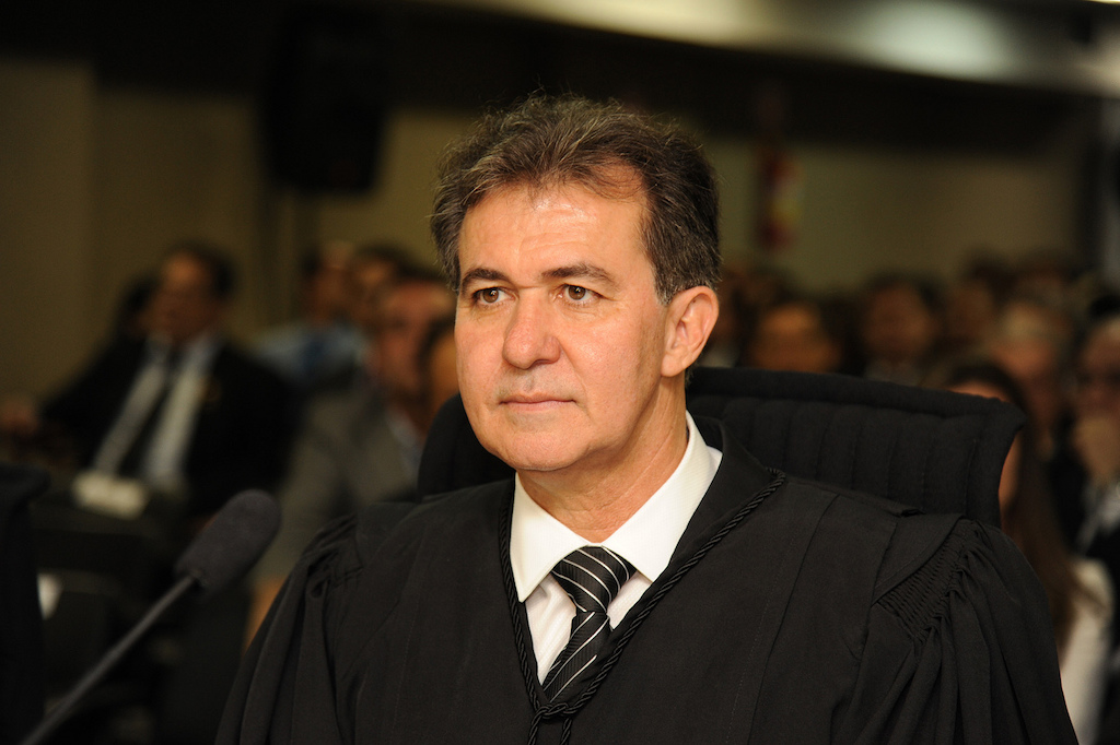 Desembargador do TJ de Goiás decide não exigir mais becas de advogados nas sessões virtuais
