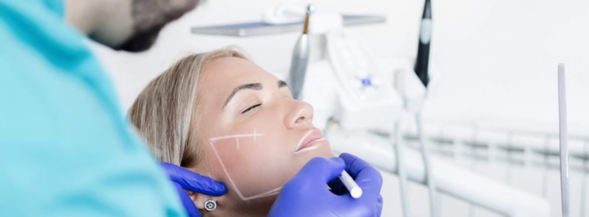 Clínica odontológica indenizará paciente por instalação incorreta de implante dentário