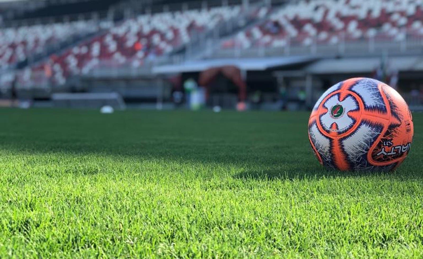 Torcedores são detidos por tumulto durante o jogo entre Vasco e Flamengo no Maracanã