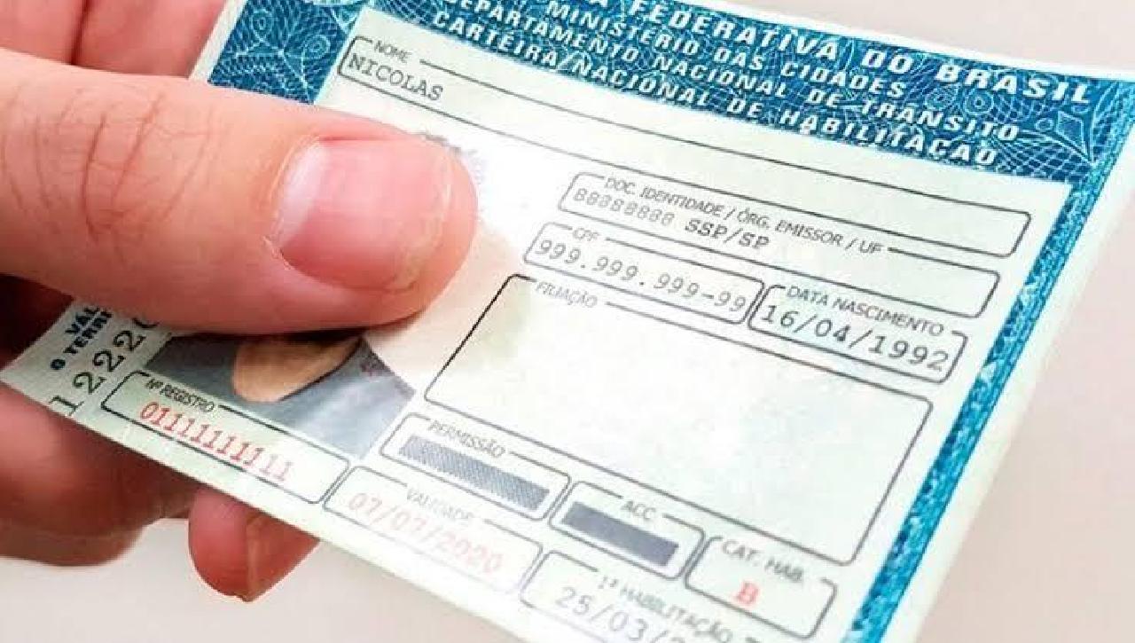 Mantida justa causa de motorista autuado por dirigir embriagado