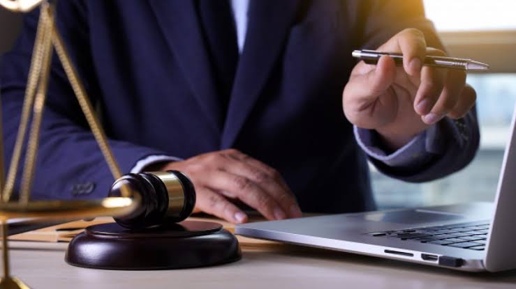 SEM JURIDIQUÊS: Elaboração de sentença judicial deve ser feita em linguagem coloquial, determina projeto