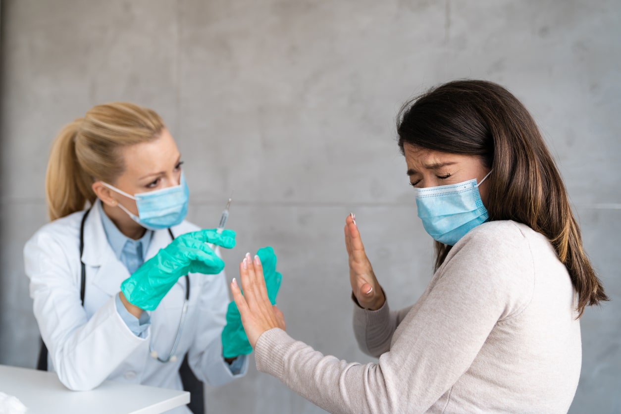 Juíza confirma demissão por justa causa a trabalhadora que não se vacinou