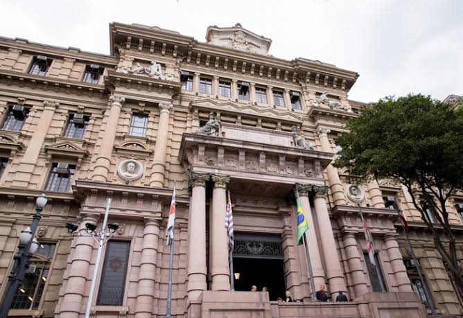 O PASSAPORTE JÁ ERA: Dispensado comprovante de vacinação para acesso nos fóruns do TJ-SP