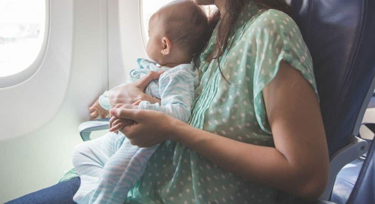 Bebê de colo pode ser incluído em viagem nacional sem custo adicional