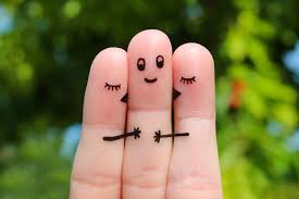 Trisais vão à Justiça para registrar filhos com nomes de três pais