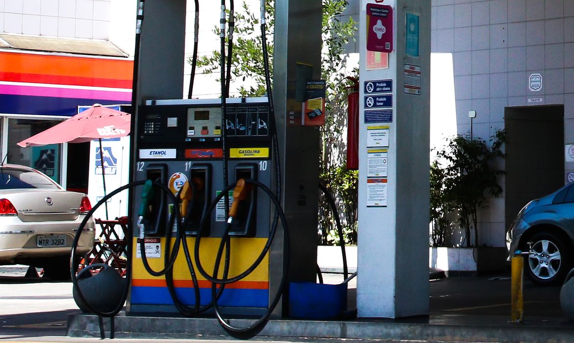 Posto de gasolina deve ser indenizado após publicação de informação falsa em rede social