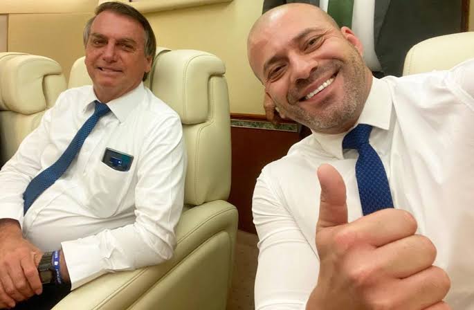 Juiz federal dá prazo de 72 horas para governo explicar perdão de Bolsonaro a Silveira