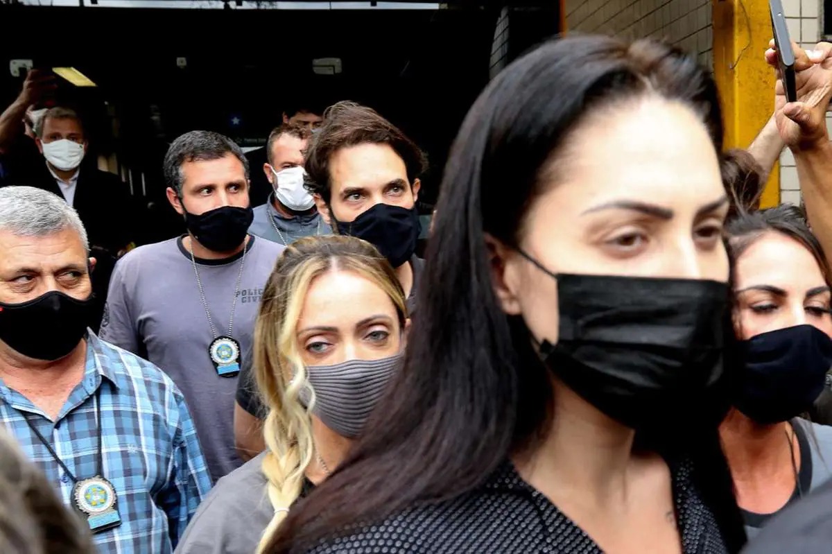 Justiça liberta Monique Medeiros e mantém prisão de Dr. Jairinho