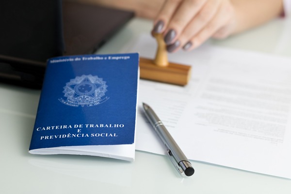 Prática de maus-tratos em frigorífico gera demissão por justa causa