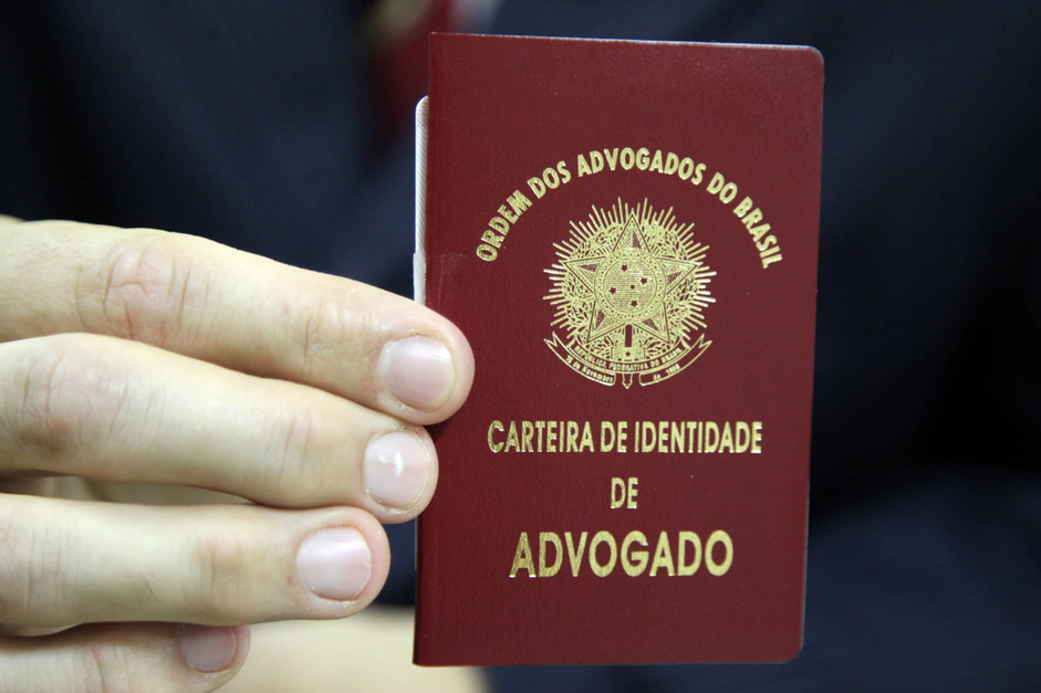 Justiça suspende atividades de profissionais sem registro na OAB￼