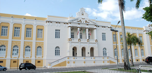 Juízes alegam foro íntimo para não julgar acusações contra ex-governador da PB