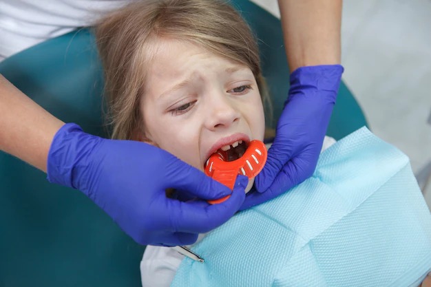 Clínica é condenada por criança engolir chave ortodôntica durante procedimento